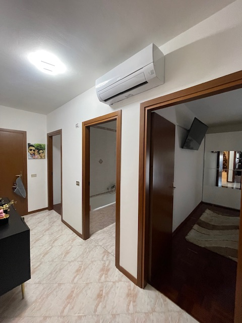 CADONEGHE Mejaniga vendesi appartamento dalle generose metrature al secondo ed ultimo piano.
L'ap...