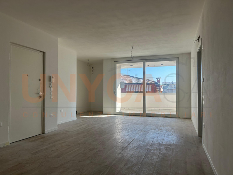 CASELLE – In zona centrale e ben servita, all’interno di una moderna palazzina di nuova costruzio...