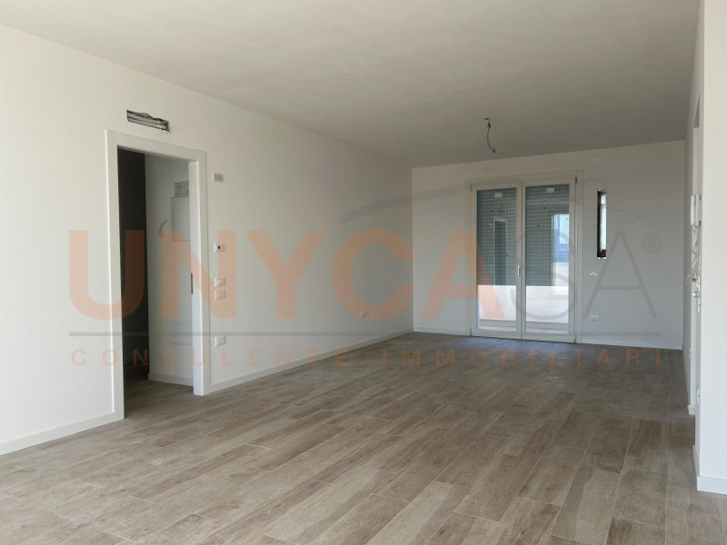 CASELLE – In zona centrale e ben servita, all’interno di una moderna palazzina di nuova costruzio...