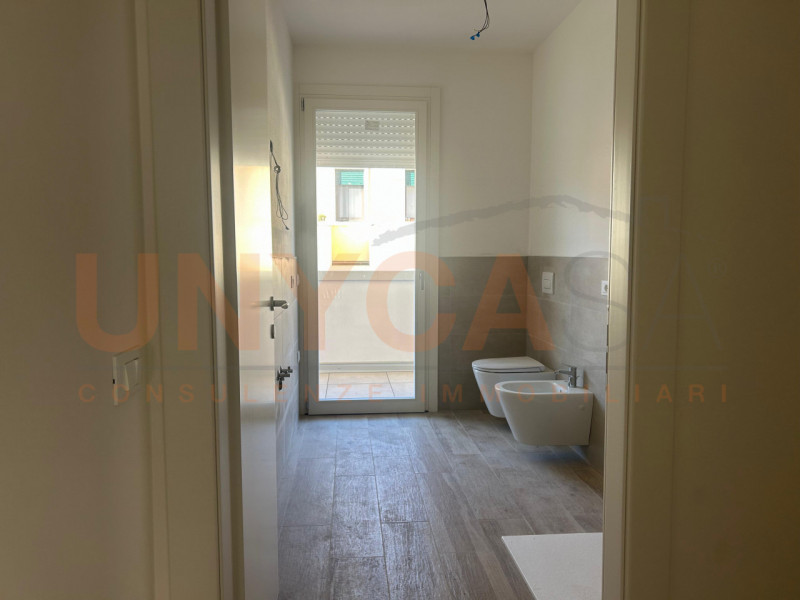 CASELLE – In zona centrale e ben servita, all’interno di una moderna palazzina di nuova costruzio...