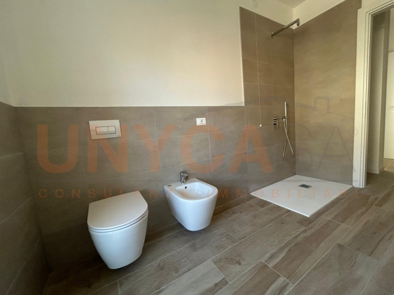 CASELLE – In zona centrale e ben servita, all’interno di una moderna palazzina di nuova costruzio...