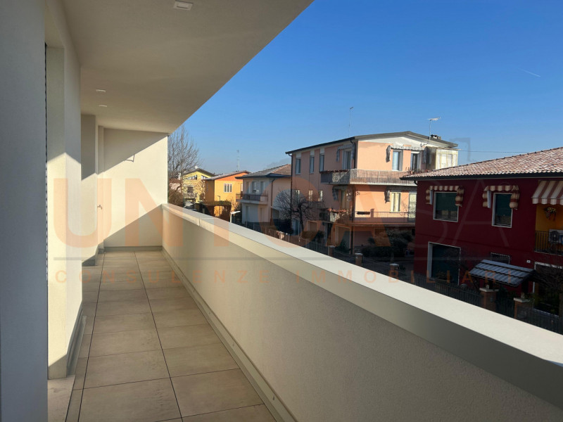 CASELLE – In zona centrale e ben servita, all’interno di una moderna palazzina di nuova costruzio...