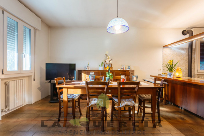 Immobile sito in Comune di Tribano, sviluppato su due livelli fuori terra e con
scoperto esclusiv...