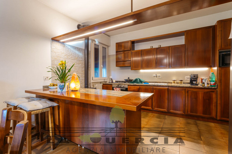 Immobile sito in Comune di Tribano, sviluppato su due livelli fuori terra e con
scoperto esclusiv...