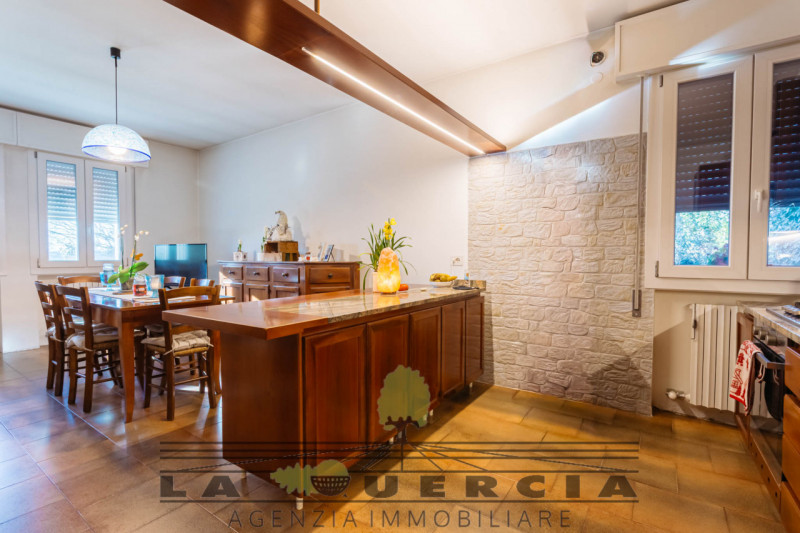 Immobile sito in Comune di Tribano, sviluppato su due livelli fuori terra e con
scoperto esclusiv...