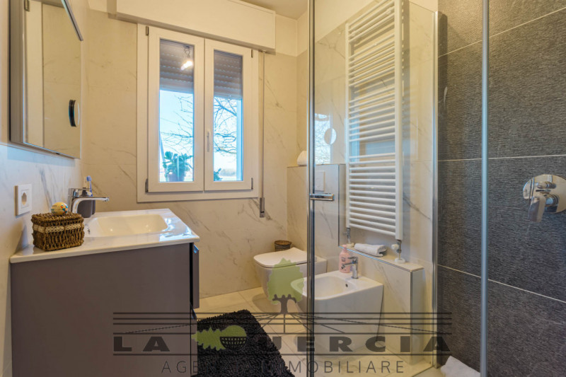 Immobile sito in Comune di Tribano, sviluppato su due livelli fuori terra e con
scoperto esclusiv...