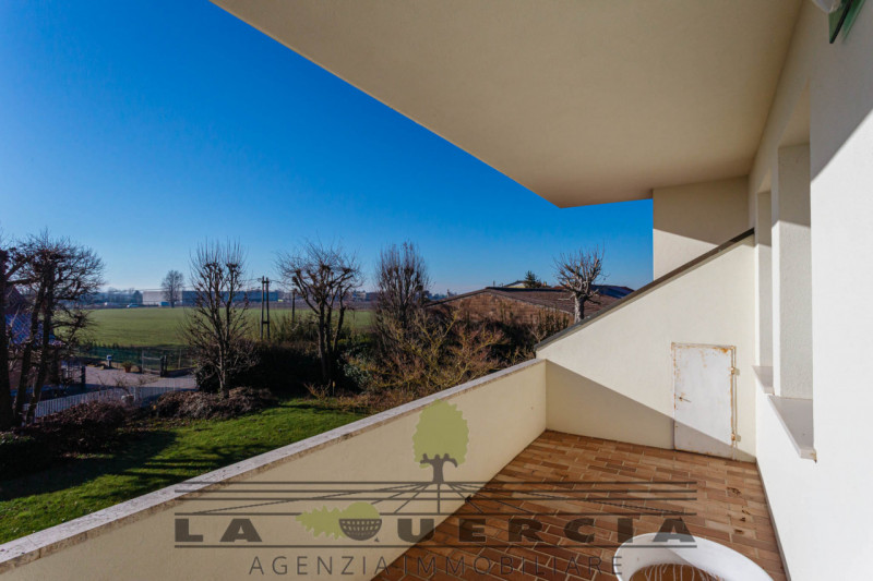 Immobile sito in Comune di Tribano, sviluppato su due livelli fuori terra e con
scoperto esclusiv...