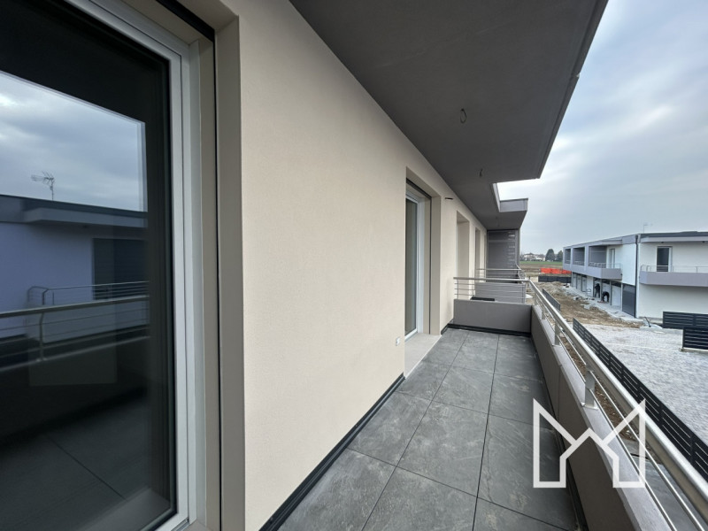 ROSSANO- Situato in un nuovo complesso immobiliare, circondato da parcheggi e verde pubblico, pro...