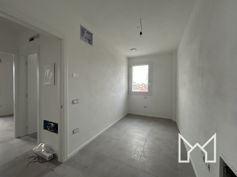 ROSSANO- Situato in un nuovo complesso immobiliare, circondato da parcheggi e verde pubblico, pro...