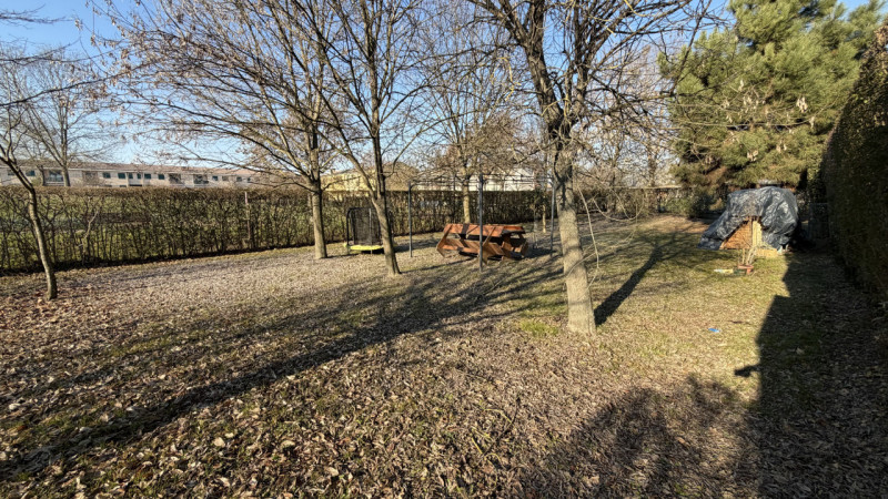 Luminoso appartamento quadrilocale di 111 m², situato al secondo piano di una tranquilla palazzin...