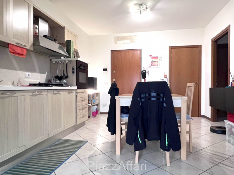 Di recente costruzione, esclusivo appartamento sito al piano secondo con ascensore, composto da s...