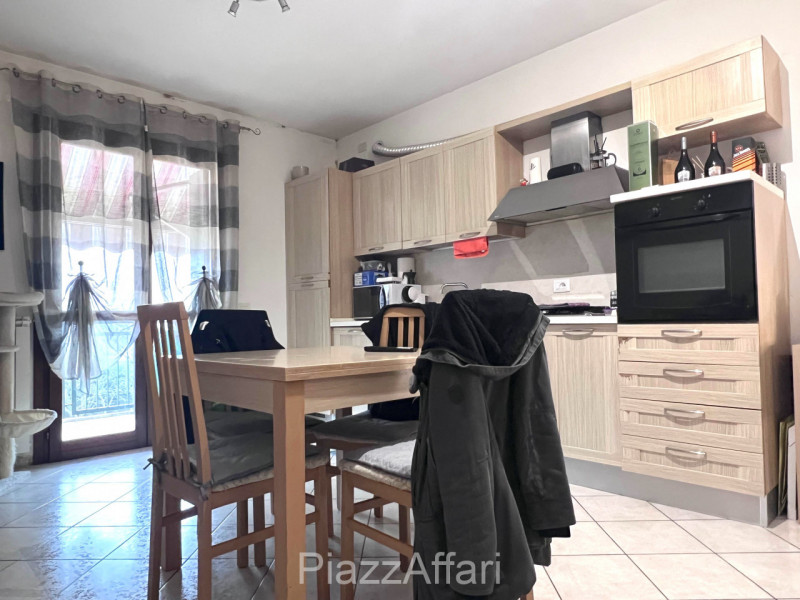 Di recente costruzione, esclusivo appartamento sito al piano secondo con ascensore, composto da s...