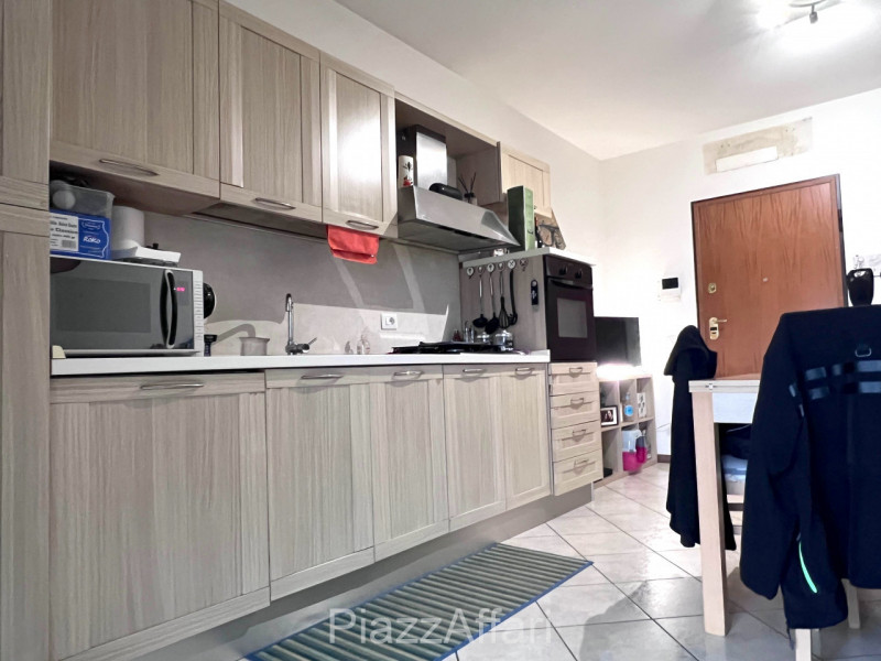 Di recente costruzione, esclusivo appartamento sito al piano secondo con ascensore, composto da s...