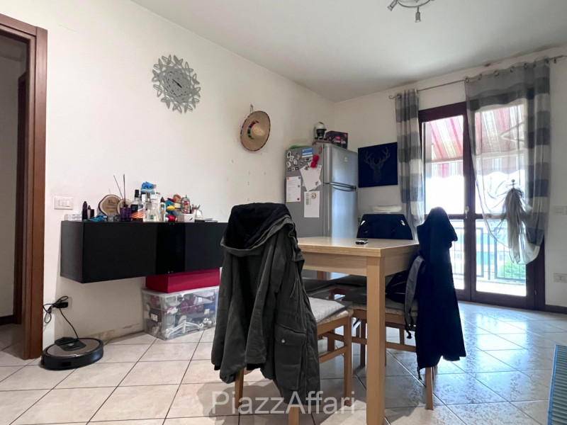 Di recente costruzione, esclusivo appartamento sito al piano secondo con ascensore, composto da s...