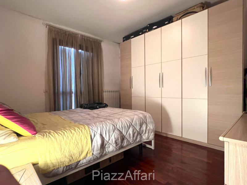 Di recente costruzione, esclusivo appartamento sito al piano secondo con ascensore, composto da s...