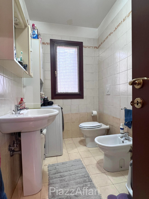 Di recente costruzione, esclusivo appartamento sito al piano secondo con ascensore, composto da s...