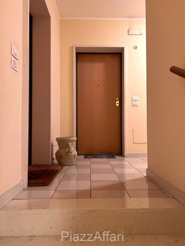 Di recente costruzione, esclusivo appartamento sito al piano secondo con ascensore, composto da s...