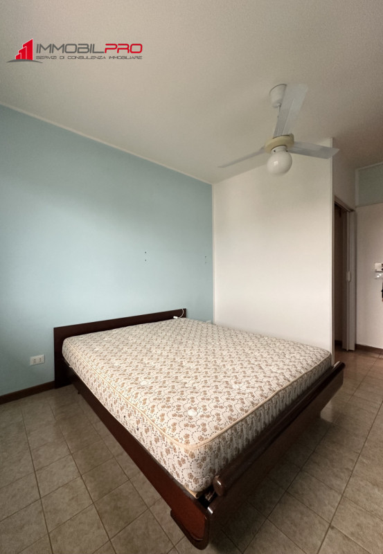 Grazioso mini appartamento di ben 48 mq calpestabili, situato al secondo piano e su scala di 10 u...