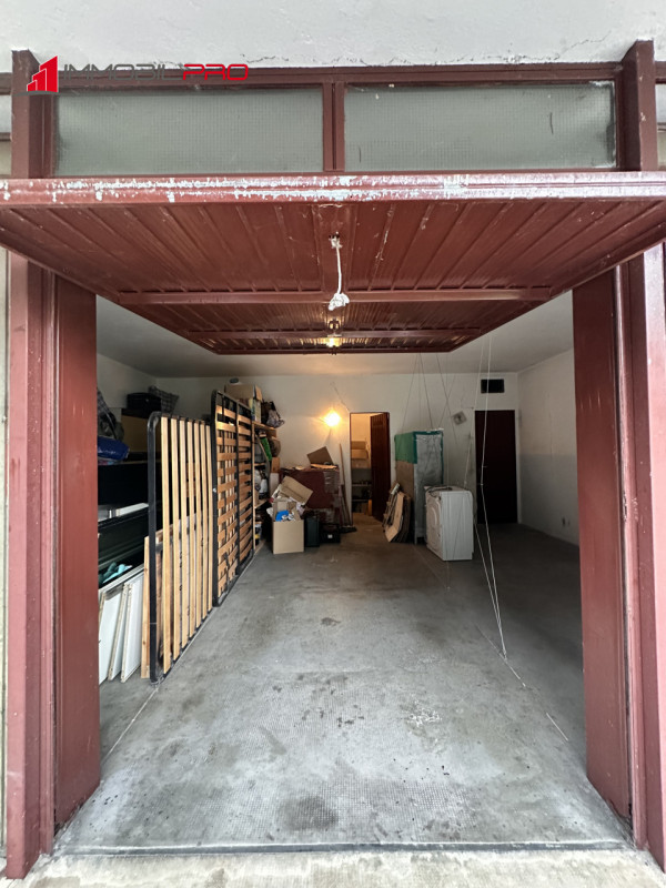 Grazioso mini appartamento di ben 48 mq calpestabili, situato al secondo piano e su scala di 10 u...