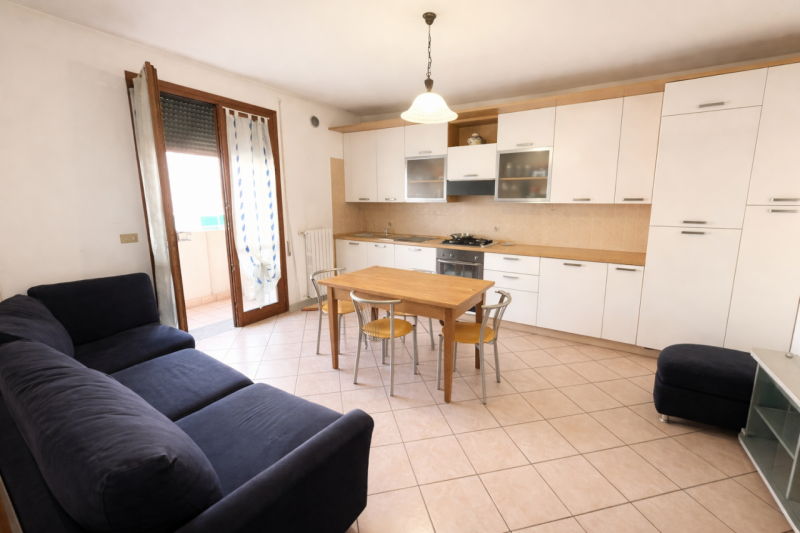 Scopri il tuo nuovo rifugio in affitto nel cuore di Sant'Agostino, un'affascinante zona di Albign...