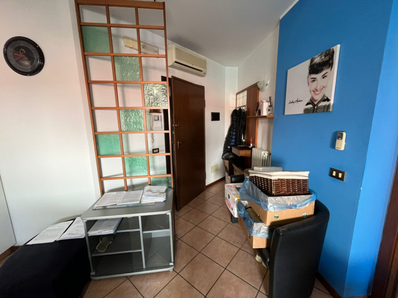 Scopri il tuo nuovo rifugio in affitto nel cuore di Sant'Agostino, un'affascinante zona di Albign...