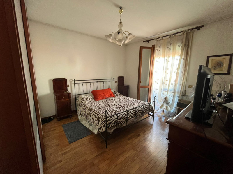 Scopri il tuo nuovo rifugio in affitto nel cuore di Sant'Agostino, un'affascinante zona di Albign...