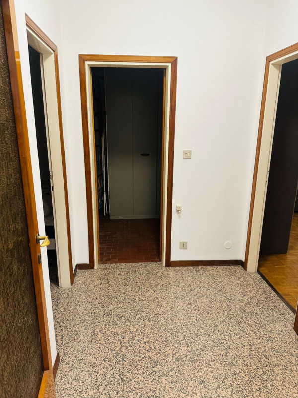 MESTRE- CORSO DEL POPOLO - propiniamo in vendita appartamento di ampia metratura all'ottavo piano...