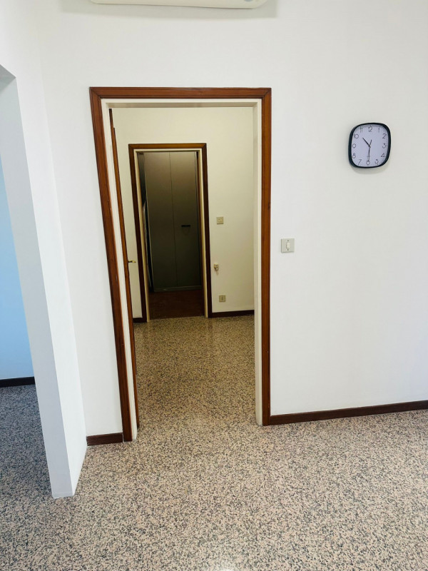 MESTRE- CORSO DEL POPOLO - propiniamo in vendita appartamento di ampia metratura all'ottavo piano...