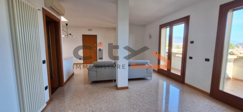 Bassano del Grappa - Quartier San Vito proponiamo APPARTAMENTO ARREDATO all'ultimo piano di uno s...