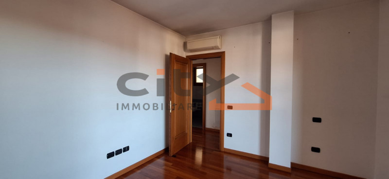 Bassano del Grappa - Quartier San Vito proponiamo APPARTAMENTO ARREDATO all'ultimo piano di uno s...