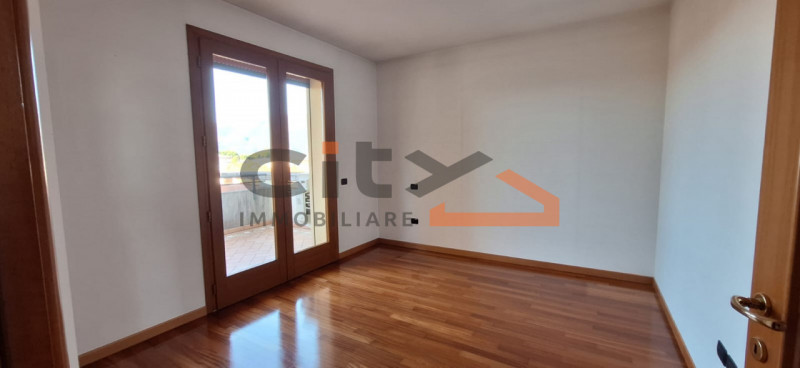 Bassano del Grappa - Quartier San Vito proponiamo APPARTAMENTO ARREDATO all'ultimo piano di uno s...