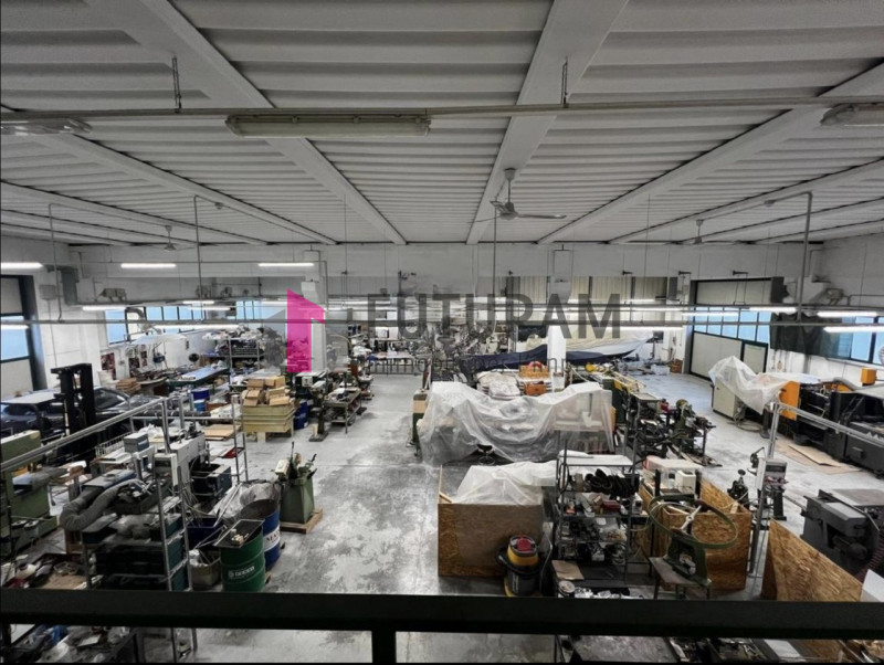 RIF: 124NM - VIGONOVO(VE) - PER INFO 340 335 8378 - 0444/310220


propongo in affitto un capannon...