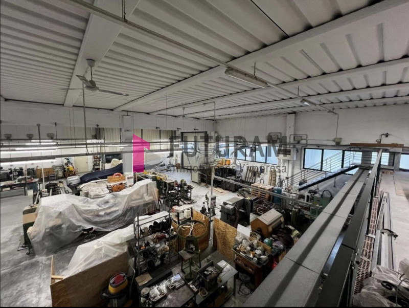 RIF: 124NM - VIGONOVO(VE) - PER INFO 340 335 8378 - 0444/310220


propongo in affitto un capannon...