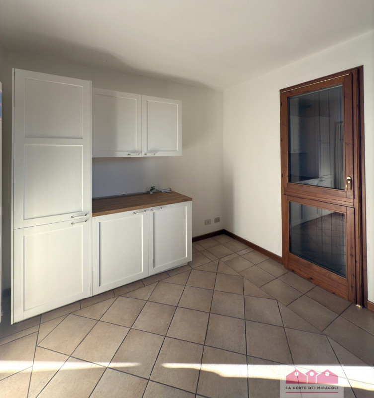 IMMOBILE A REDDITO - LANZE' DI QUINTO VIC.NO: GRAZIOSA SCHIERA DI TESTA CON GIARDINO SU TRE LIVEL...