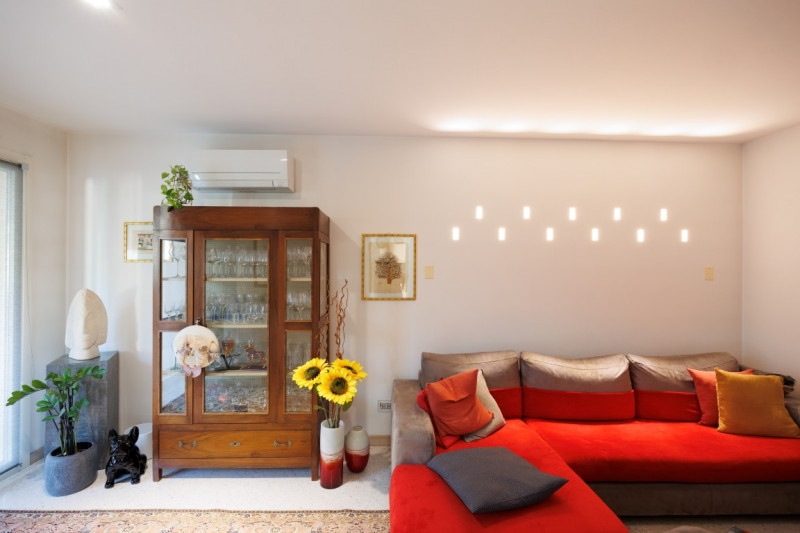 COMPOSIZIONE:
Proponiamo in vendita una bifamiliare dalle rifiniture eleganti, situata in pieno c...