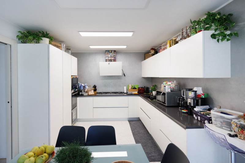 COMPOSIZIONE:
Proponiamo in vendita una bifamiliare dalle rifiniture eleganti, situata in pieno c...