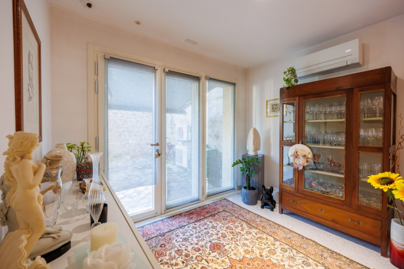 COMPOSIZIONE:
Proponiamo in vendita una bifamiliare dalle rifiniture eleganti, situata in pieno c...