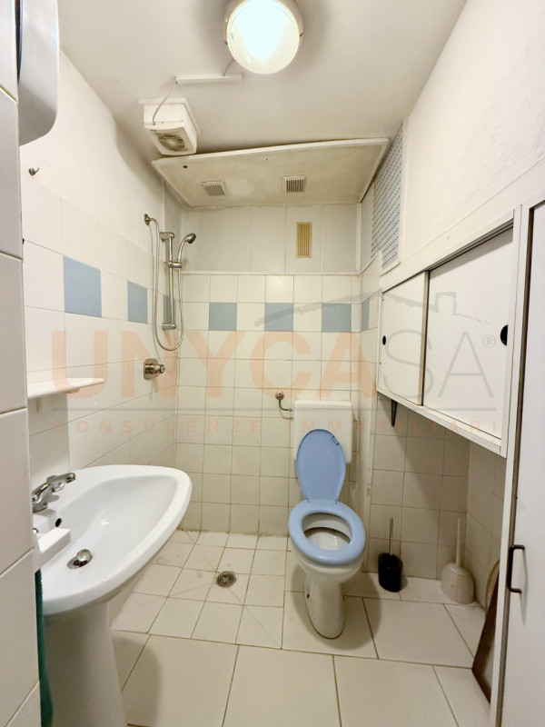 MESTRINO - fraz. Arlesega: proponiamo in vendita un interessante locale commerciale che gode di u...