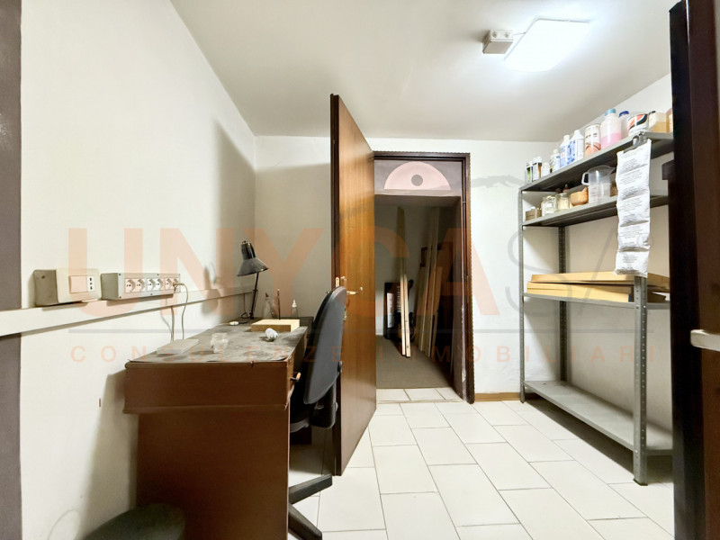 MESTRINO - fraz. Arlesega: proponiamo in vendita un interessante locale commerciale che gode di u...