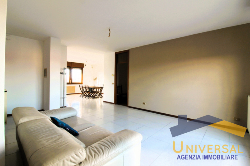 SAN GIORGIO DELLE PERTICHE – In zona centralissima, comodo a tutti i servizi quali: supermercato,...