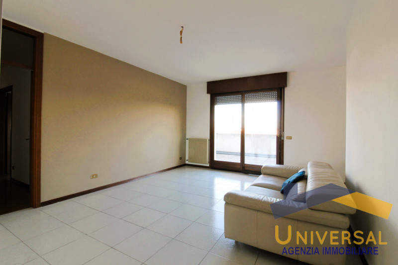 SAN GIORGIO DELLE PERTICHE – In zona centralissima, comodo a tutti i servizi quali: supermercato,...