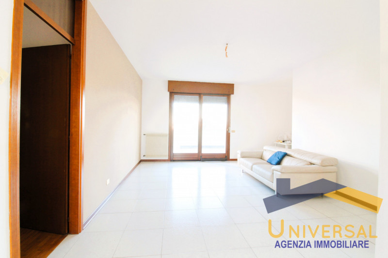 SAN GIORGIO DELLE PERTICHE – In zona centralissima, comodo a tutti i servizi quali: supermercato,...