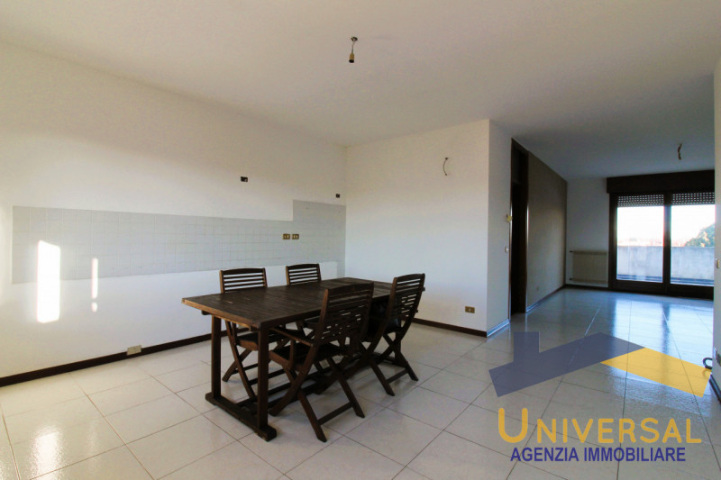 SAN GIORGIO DELLE PERTICHE – In zona centralissima, comodo a tutti i servizi quali: supermercato,...