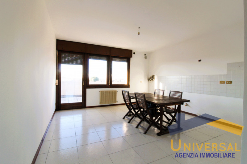 SAN GIORGIO DELLE PERTICHE – In zona centralissima, comodo a tutti i servizi quali: supermercato,...