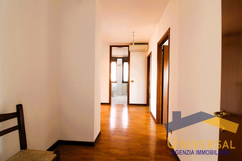 SAN GIORGIO DELLE PERTICHE – In zona centralissima, comodo a tutti i servizi quali: supermercato,...