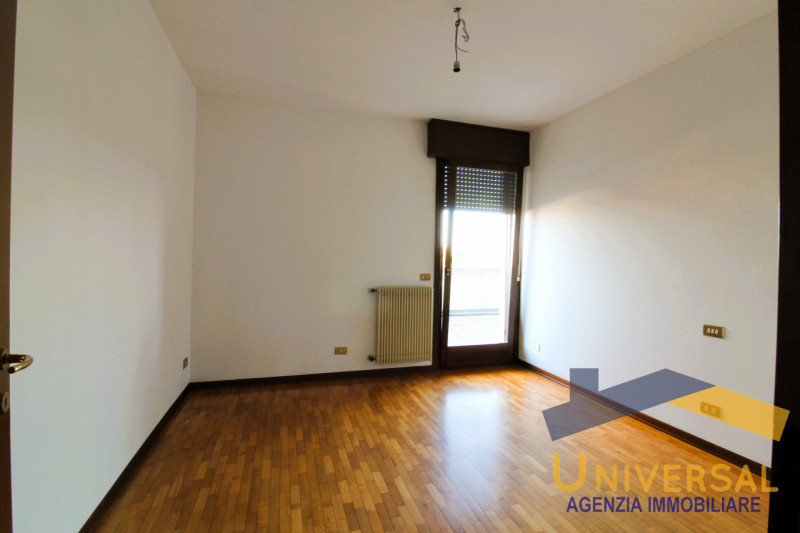 SAN GIORGIO DELLE PERTICHE – In zona centralissima, comodo a tutti i servizi quali: supermercato,...