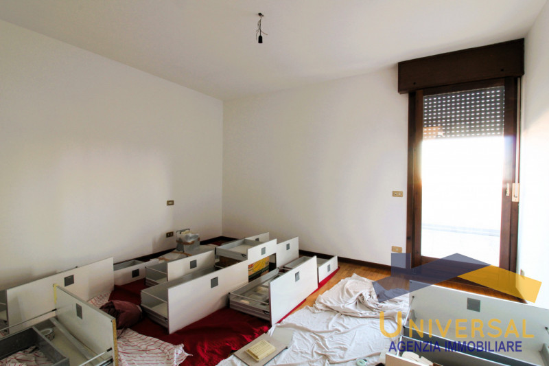 SAN GIORGIO DELLE PERTICHE – In zona centralissima, comodo a tutti i servizi quali: supermercato,...