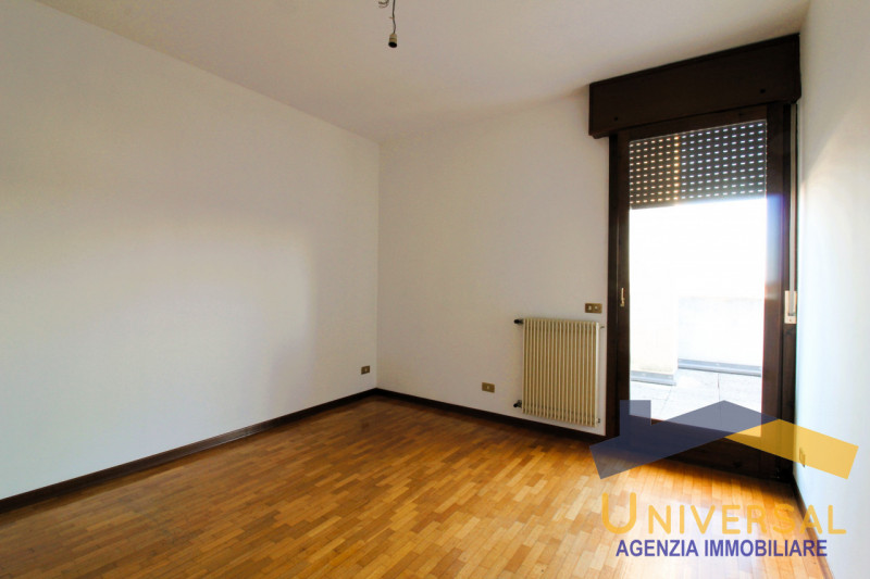 SAN GIORGIO DELLE PERTICHE – In zona centralissima, comodo a tutti i servizi quali: supermercato,...