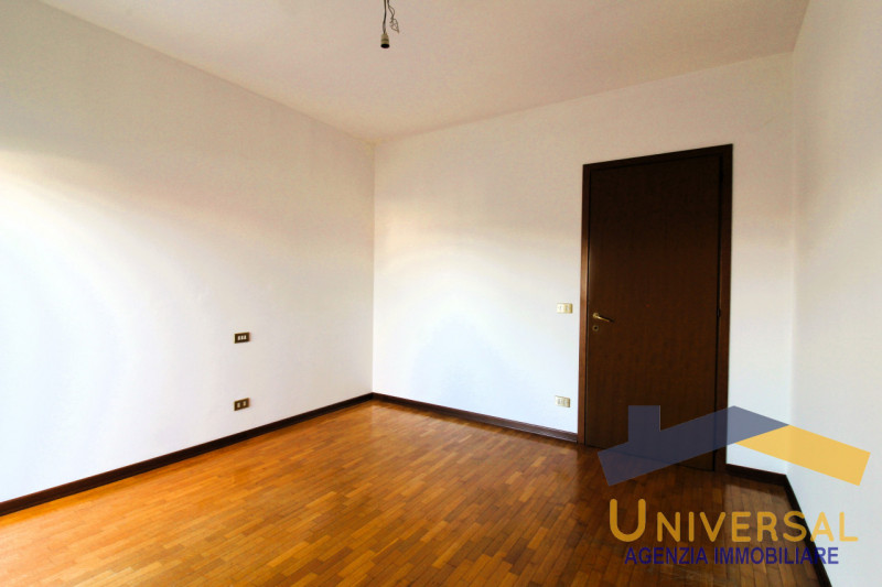 SAN GIORGIO DELLE PERTICHE – In zona centralissima, comodo a tutti i servizi quali: supermercato,...