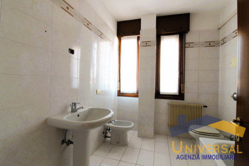 SAN GIORGIO DELLE PERTICHE – In zona centralissima, comodo a tutti i servizi quali: supermercato,...